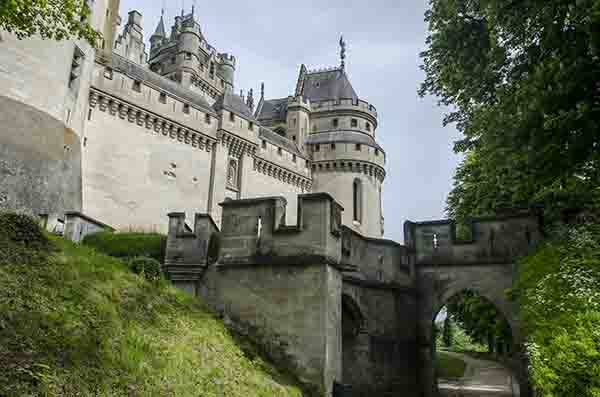 Francia - Pierrefonds 16 - castillo de Pierrefonds.jpg